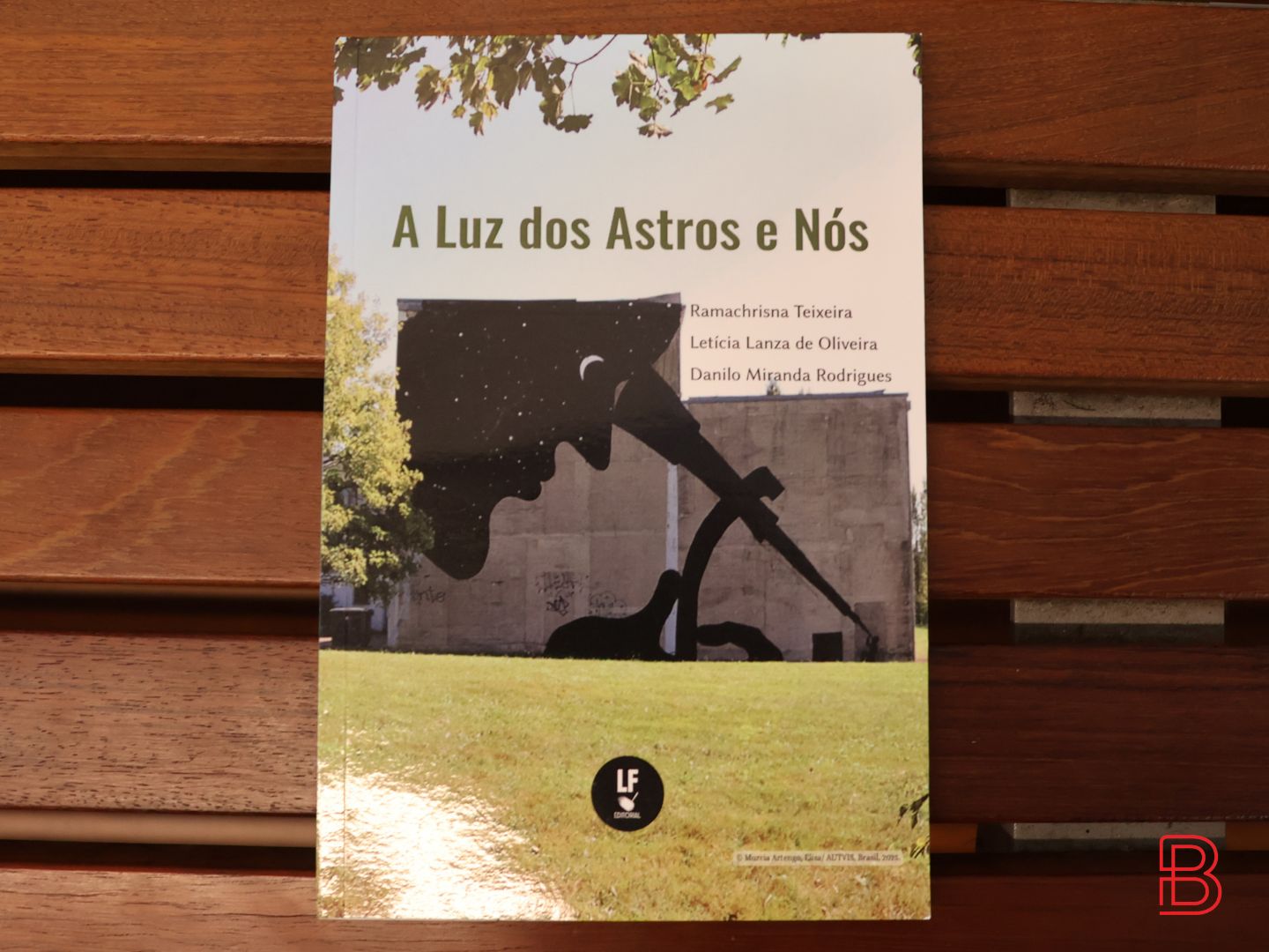 colband-leticia-lanza-publica-livro-sobre-astronomia-02